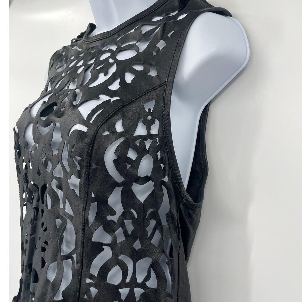 EUC Topshop Black Laser-Cut Sleeveless Lace Overlay Top size 6 - Picture 6 of 12
